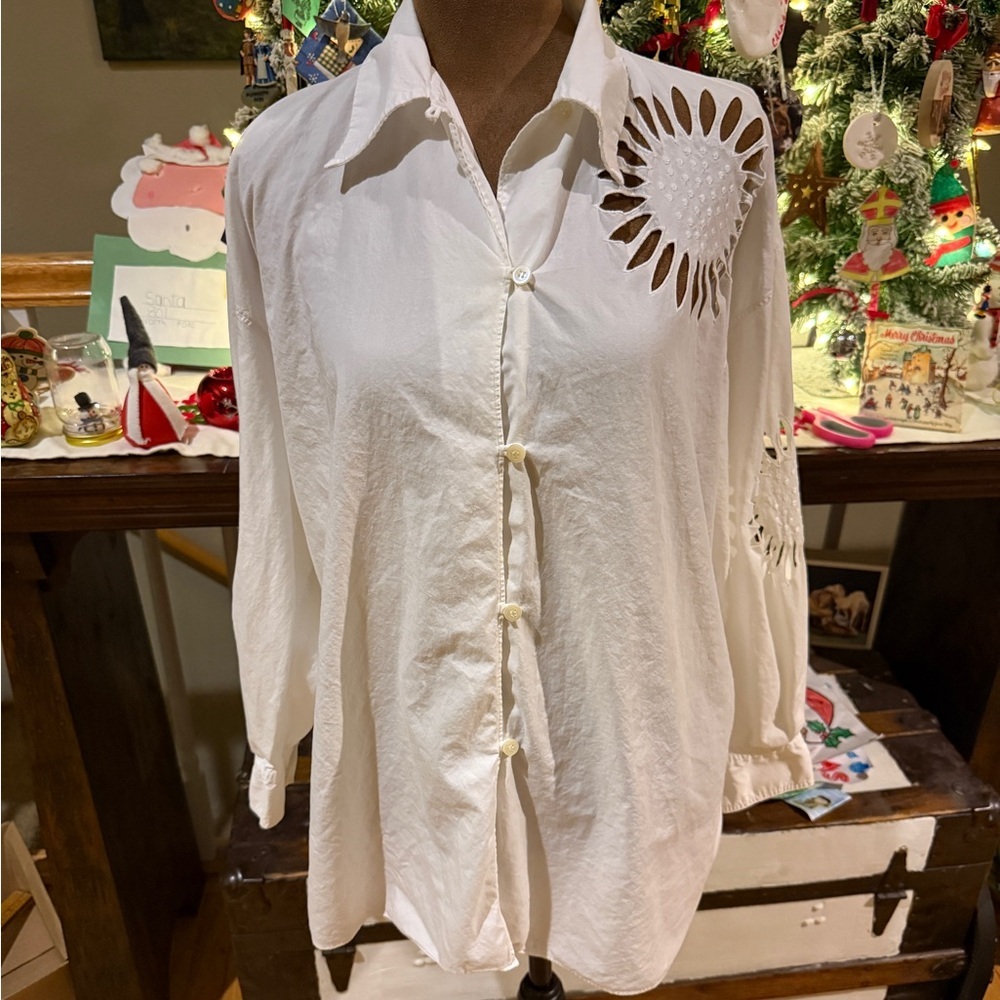 VTG Elegant White Women's Cotton High Low Top with Sunflower Cutout Design